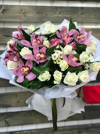 Букет цветов из: Розы и Хризантемы в Дне