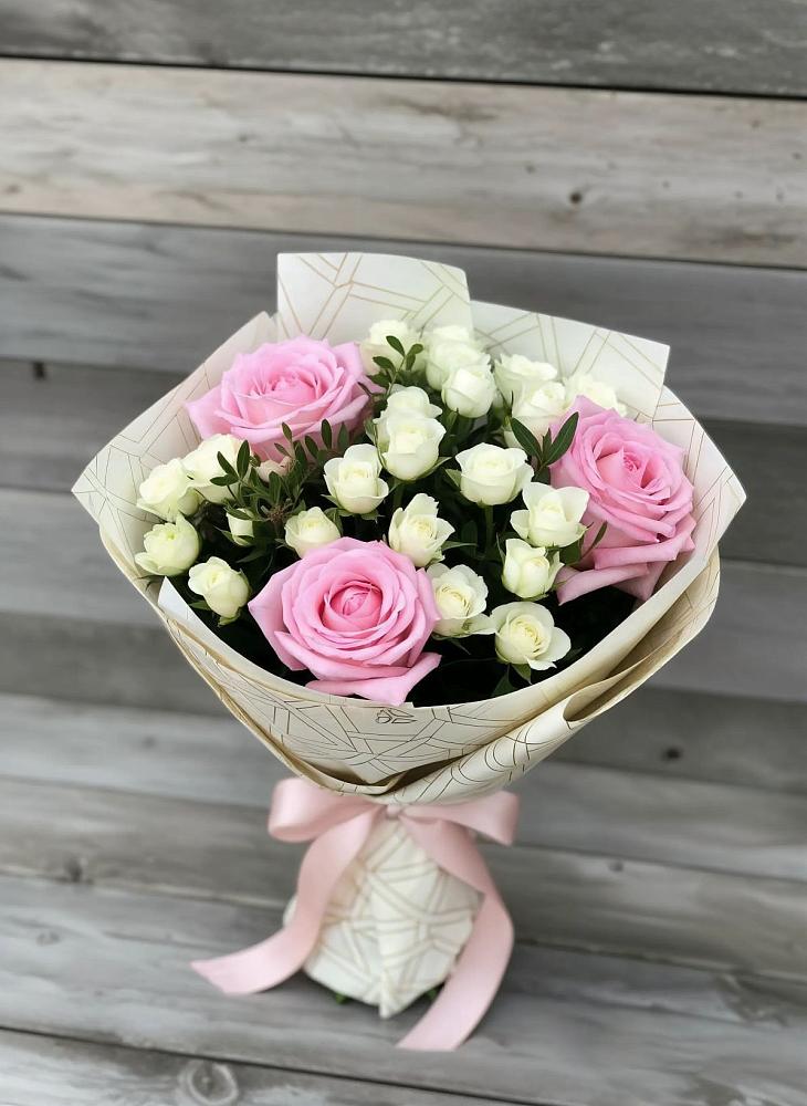 Букет цветов из: Розы в Дне