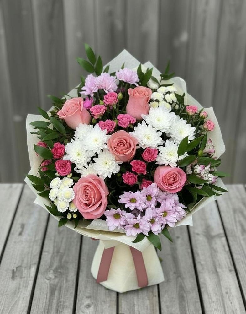 Букет цветов из: Альстромерии, Гвоздики, Розы и Хризантемы в Дне