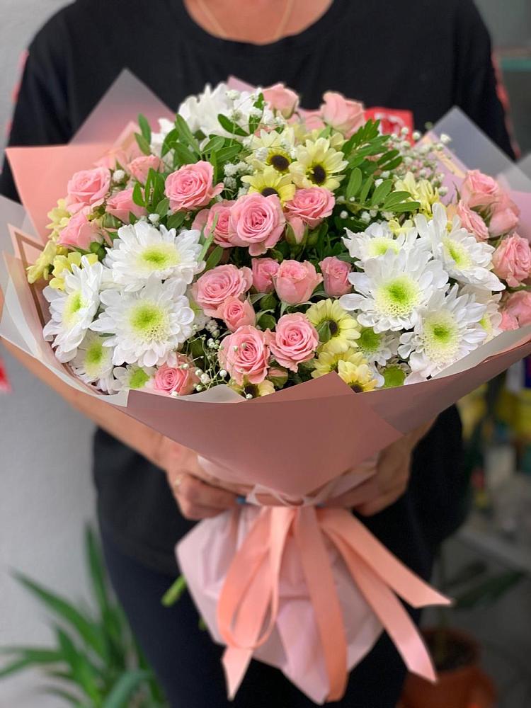 Букет цветов из: Розы и Хризантемы в Дне