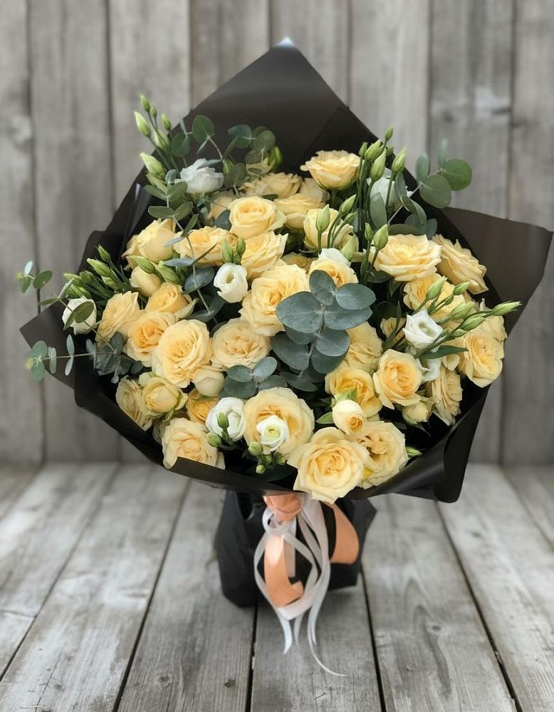 Букет цветов из: Розы и Лизиантусы в Дне