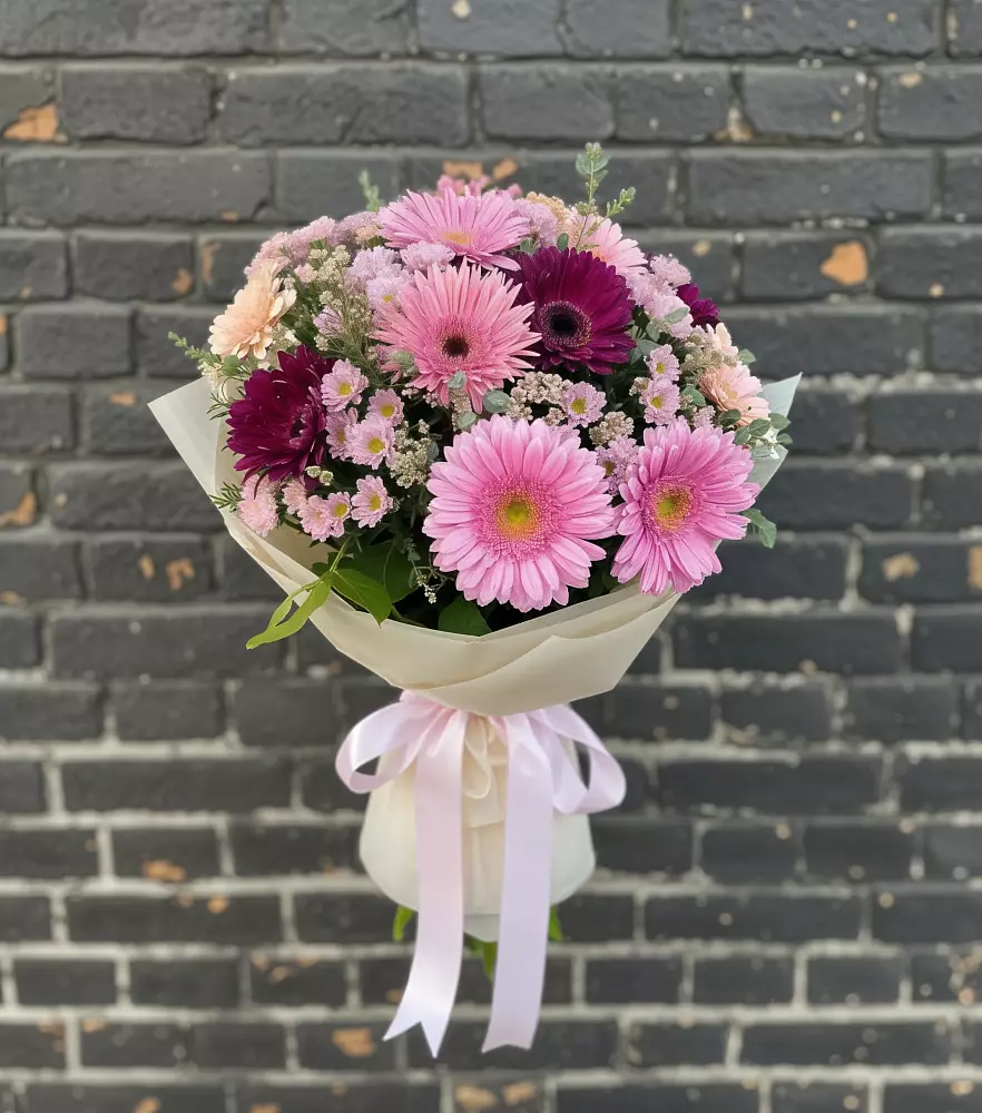 Букет цветов из: Герберы и Хризантемы в Дне