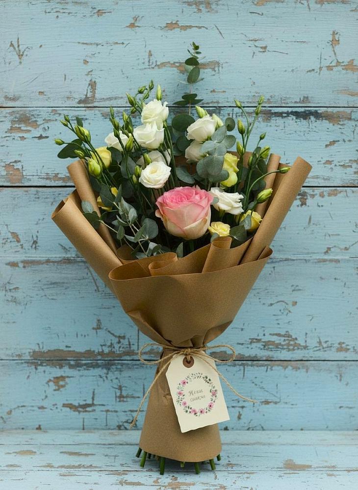 Букет цветов из: Розы и Лизиантусы в Дне