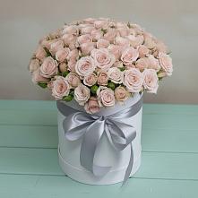 Цветочная композиция из Розы в шляпной коробке в Дне