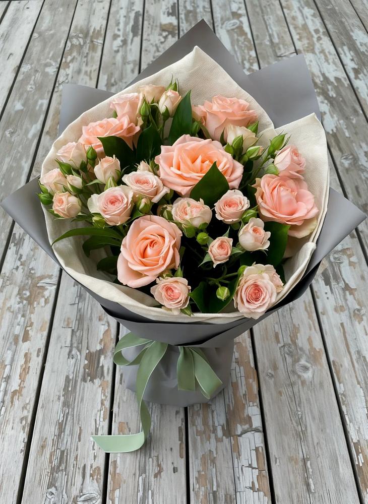 Букет цветов из: Розы в Дне