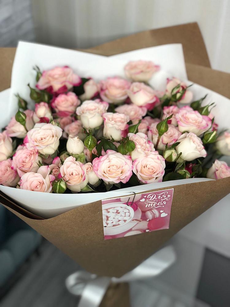 Букет цветов из: Розы в Дне