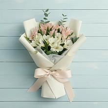 Букет цветов из:  Альстромерии в Дне