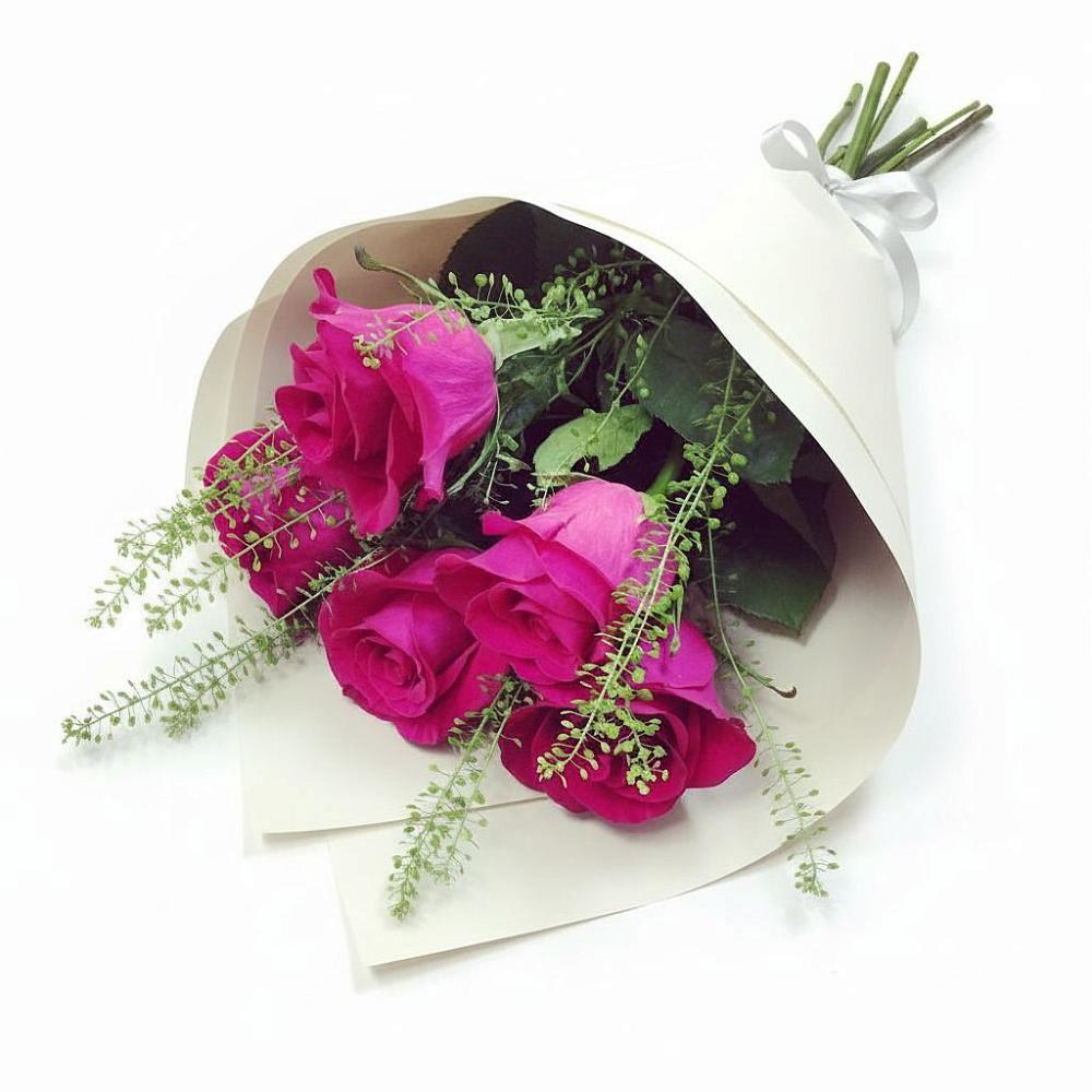 Букет цветов из: Розы в Дне