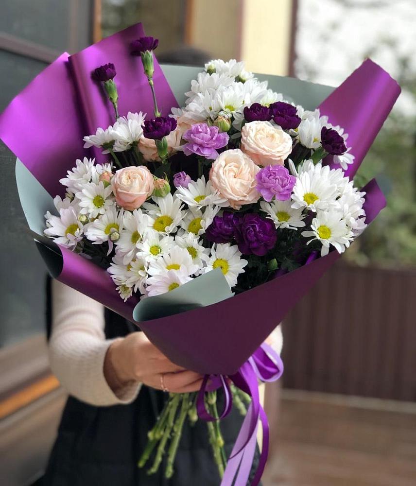Букет цветов из: Хризантемы, Гвоздики и Розы в Дне