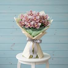 Букет цветов из:  Орхидеи и Розы #REPLACE_PRED# Дне