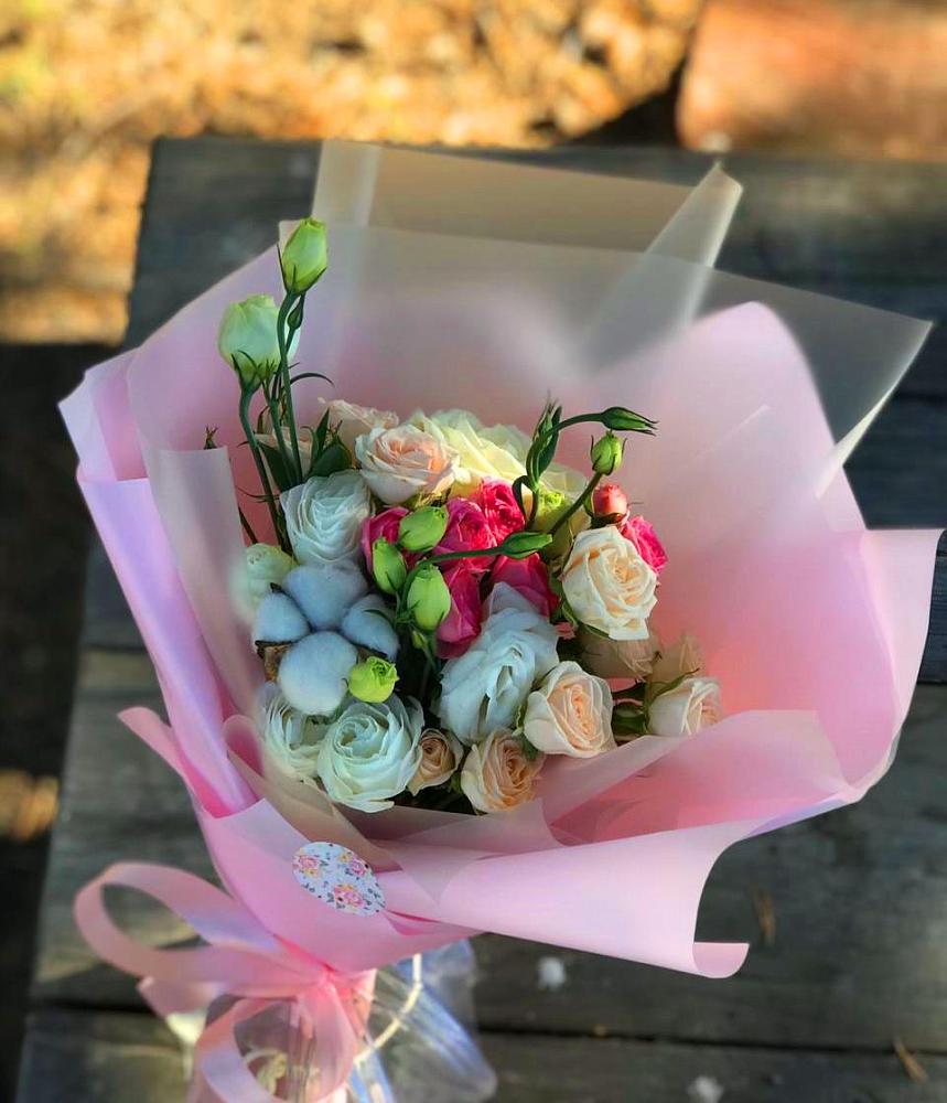 Букет цветов из: Розы и Лизиантусы в Дне