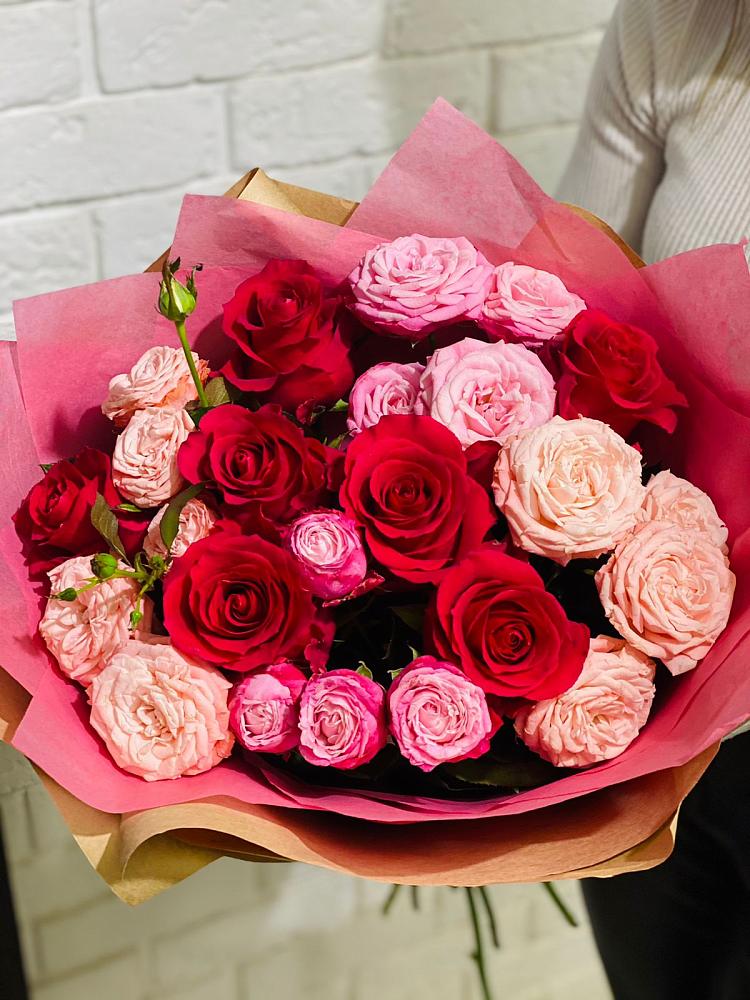 Букет цветов из: Розы в Дне