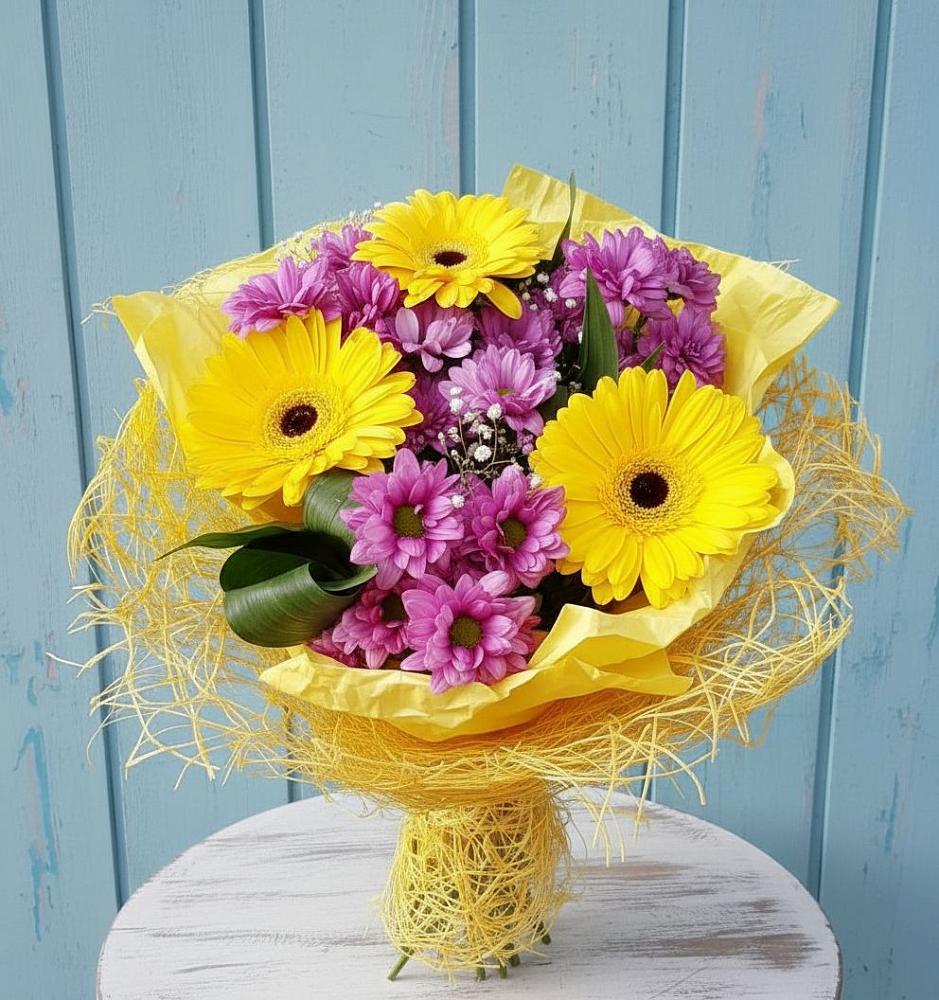 Букет цветов из: Хризантемы и Герберы в Дне
