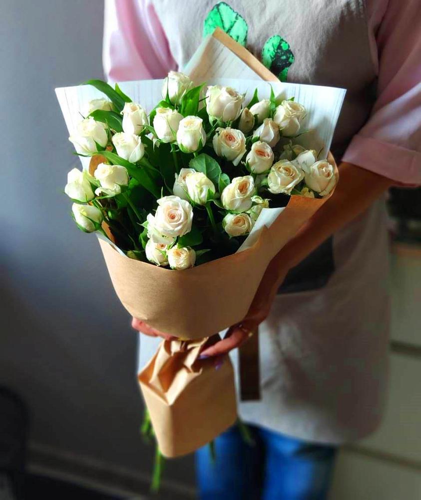 Букет цветов из: Розы в Дне