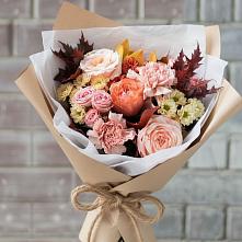 Букет цветов из:  Гвоздики, Хризантемы и Розы в Дне