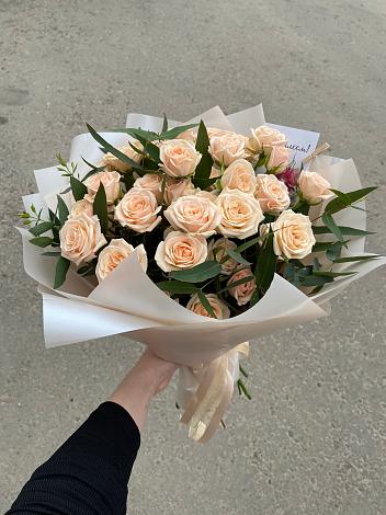 Букет Кремовые розы Латте в Дне