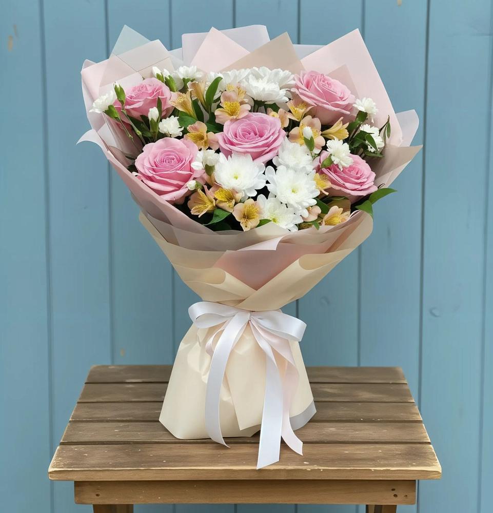 Букет цветов из: Гвоздики, Орхидеи и Розы в Дне