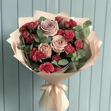 Букет цветов из:  Гвоздики и Розы в Дне