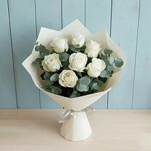 Букет Белые розы в Эвкалипте в Дне