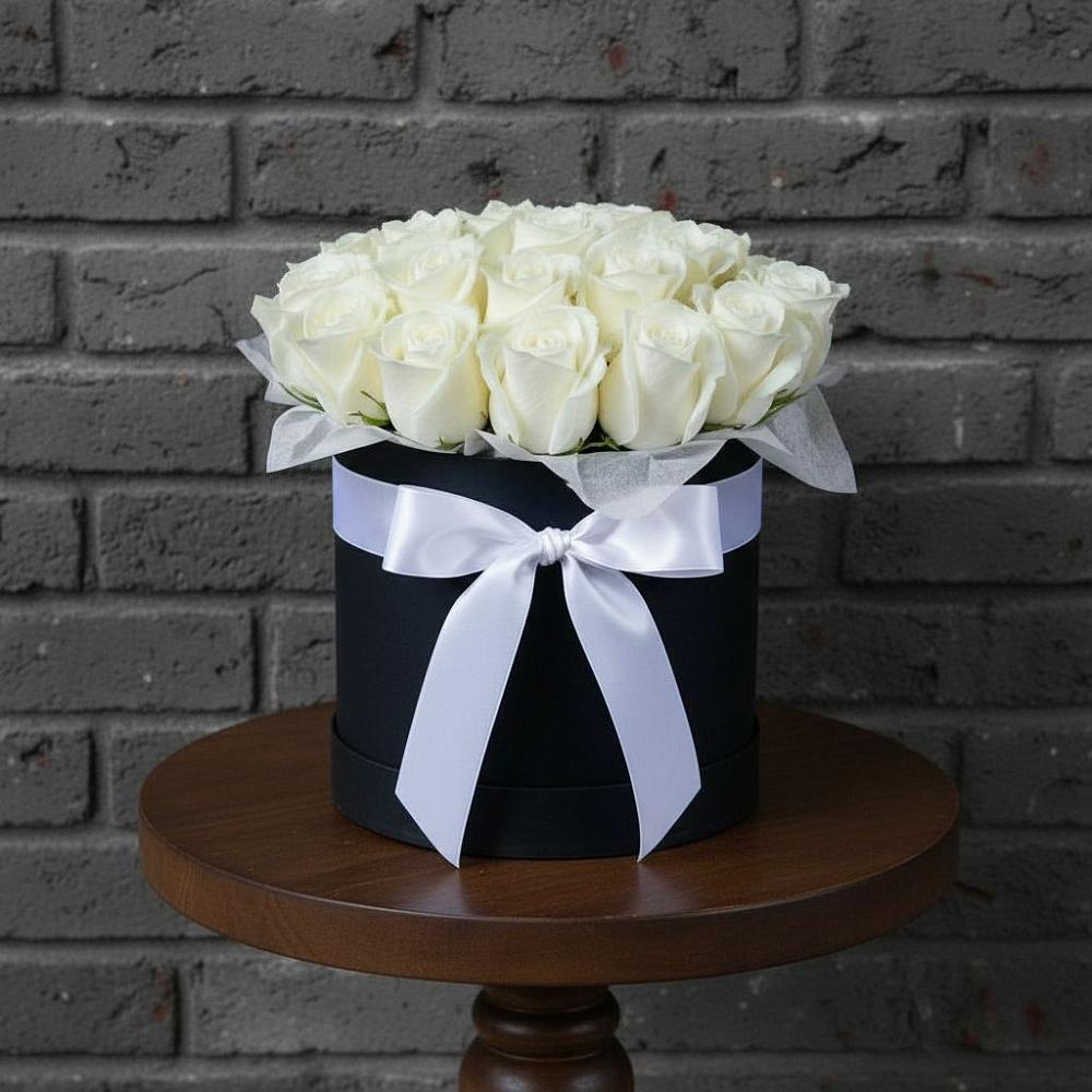 Цветочная композиция из Розы в шляпной коробке в Дне