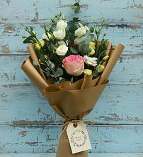Букет цветов из:  Розы и Лизиантусы в Дне