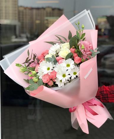 Букет цветов из: Розы, Лизиантусы и Хризантемы в Дне