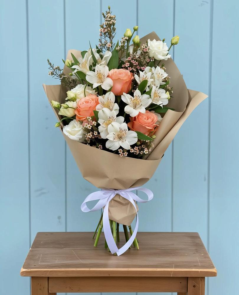 Букет цветов из: Альстромерии, Лизиантусы, Розы и Хризантемы в Дне