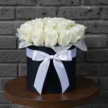 Цветочная композиция из Розы в шляпной коробке в Дне