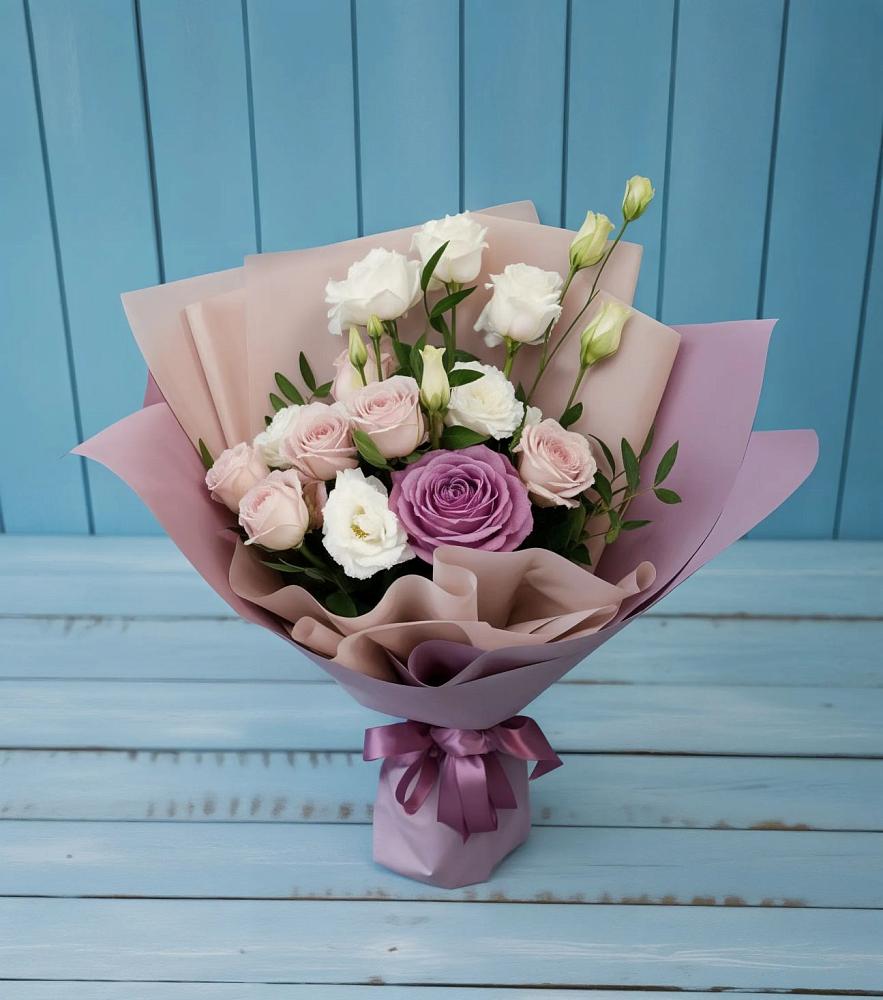 Букет цветов из: Розы и Лизиантусы в Дне